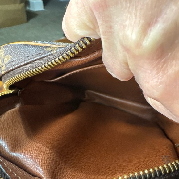 Louis Vuitton Danube Crossbody - Picture 3 of 6